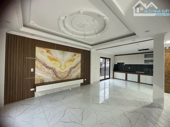 Bán nhà Khuyến Lương, Trần Phú, 40m² giá 8.15 tỷ - Thiết kế hiện đại, thang máy