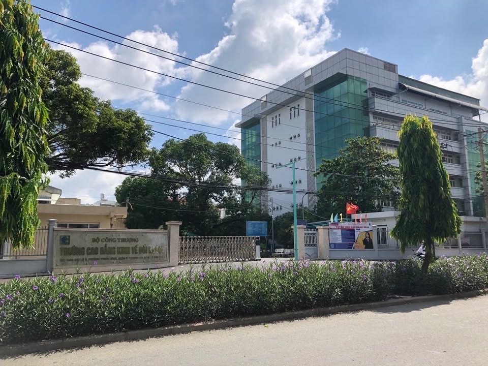 Nhà mặt tiền 100m² 4 tầng Phước Bình Q9 chỉ 11 tỷ - Sổ hồng chính chủ!