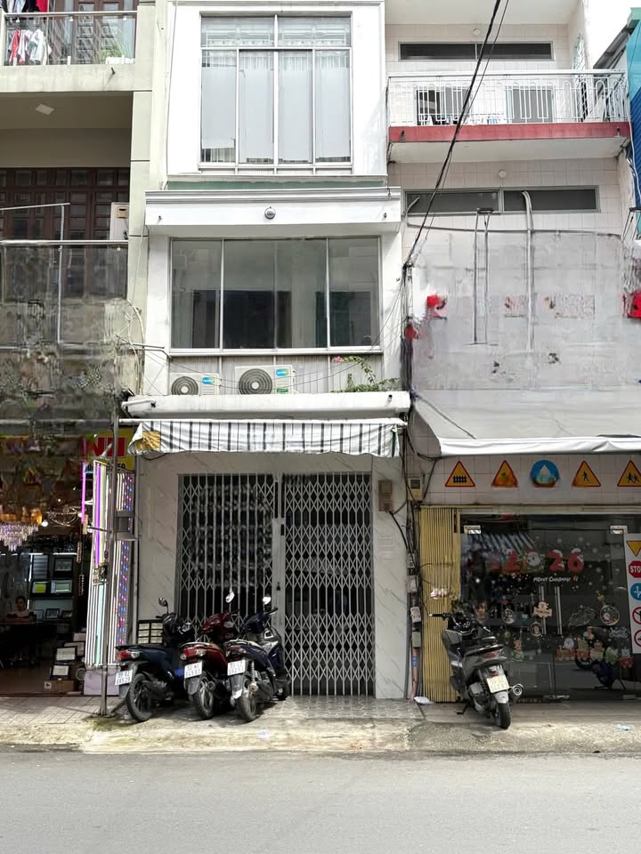Nhà nguyên căn mặt tiền đường Nguyễn Kim, Quận 10 - Cho thuê 33 triệu/tháng - Kinh doanh thuận lợi!