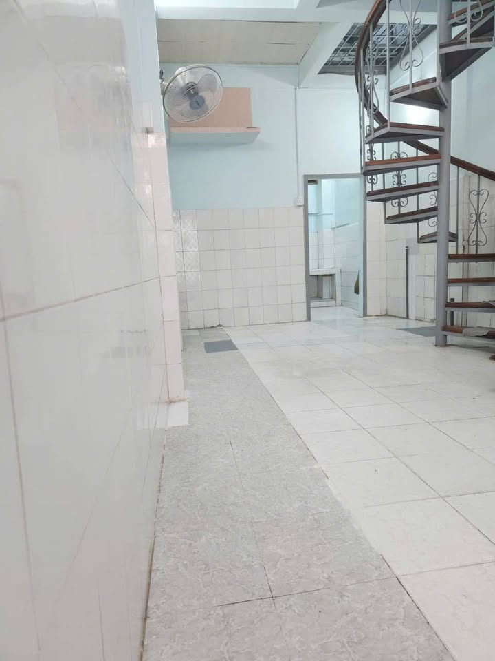 Nhà cho thuê hẻm đường 3/2 Quận 10 - Diện tích 33m², giá 11.5 triệu/tháng - Yên tĩnh, gần tiện ích