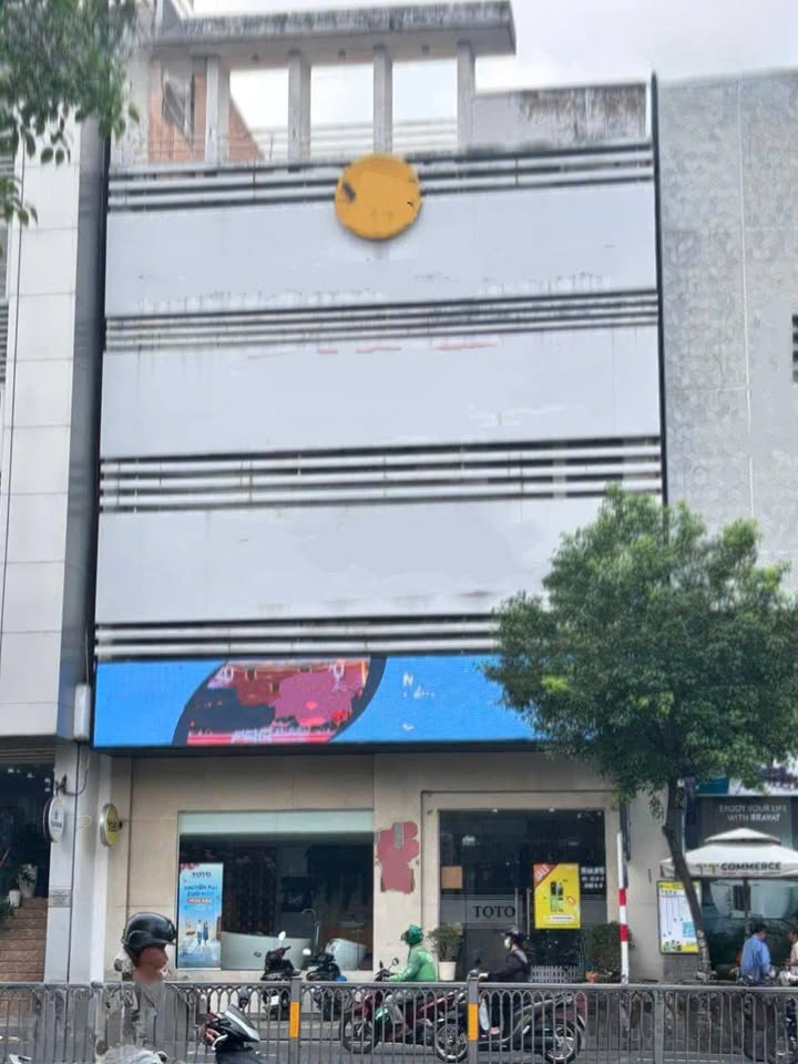 Cho thuê tòa nhà mặt tiền đường Nam Kỳ Khởi Nghĩa, Quận 3 - Diện tích 250m², Giá 300 triệu/tháng