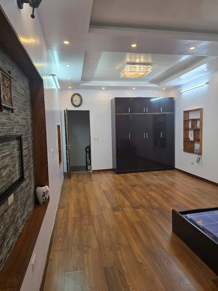 Nhà 3 tầng đường Kim Đồng, Yên Bái 94.3m² giá 3 tỷ - Nhà sạch sẽ, tiện nghi đầy đủ!