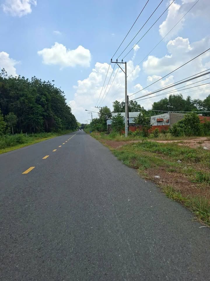 Đất nền Bến Cát 9350m² giá 20 tỷ - Đầu tư sinh lời tiềm năng!