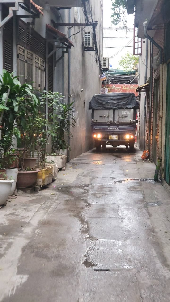 Nhà riêng Thạch Bàn 35m² giá 4.7 tỷ - Sổ đỏ chính chủ, không tranh chấp!