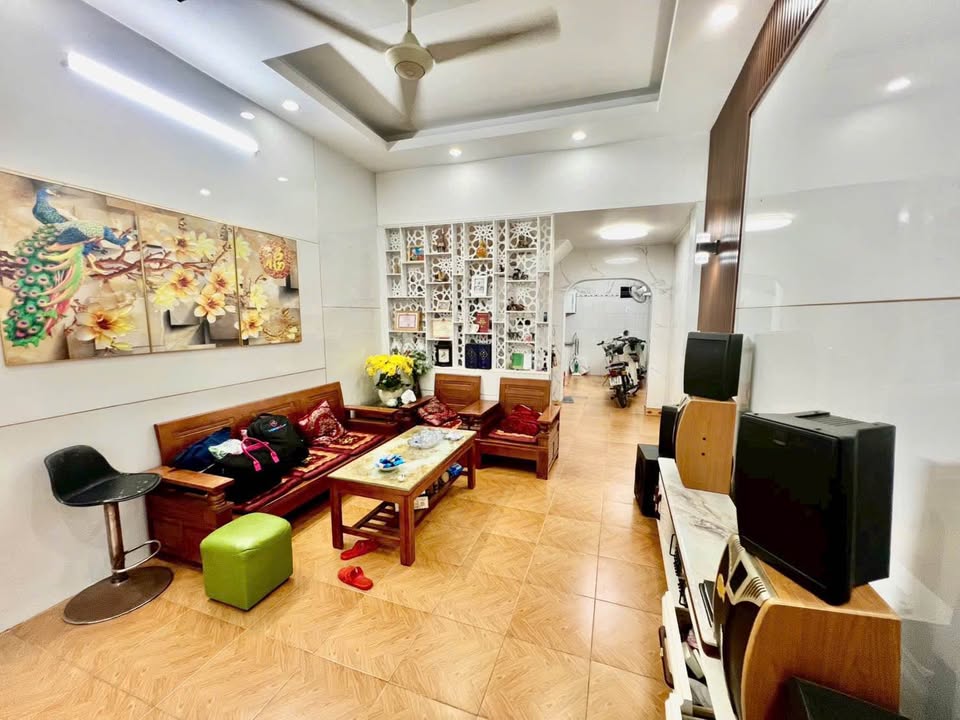 Nhà 2,5 tầng tại Ngõ 199 Lạch Tray, Hải Phòng - 45m² giá 2.45 tỷ - Full nội thất, sẵn sàng ở ngay!