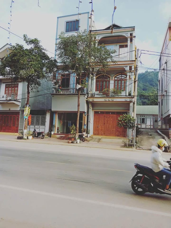 Nhà mặt phố Quốc lộ 6, Thị trấn Thuận Châu 165m² - Vị trí vàng kinh doanh!