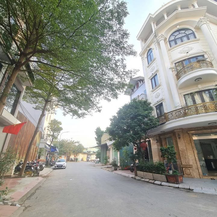 Nhà 8 tầng khu phố Thịnh Lang - Đình Bảng 90m² giá 20 tỷ - Cơ hội đầu tư hấp dẫn!