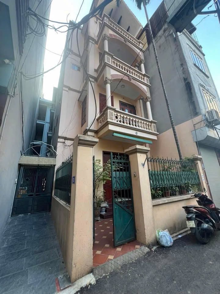 Nhà lô góc Tây Hồ 71m² giá thỏa thuận - Gần Hồ Tây, tiện ích đầy đủ!