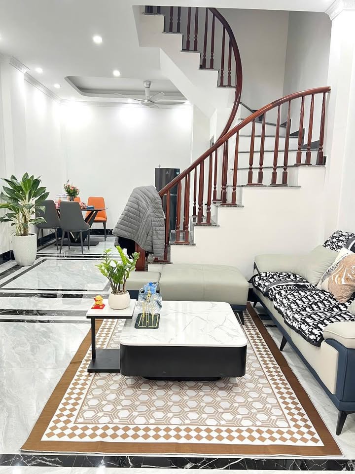 Nhà Lô Góc Thạch Bàn Long Biên 40m² giá 7.3 tỷ - Full nội thất, ở ngay!