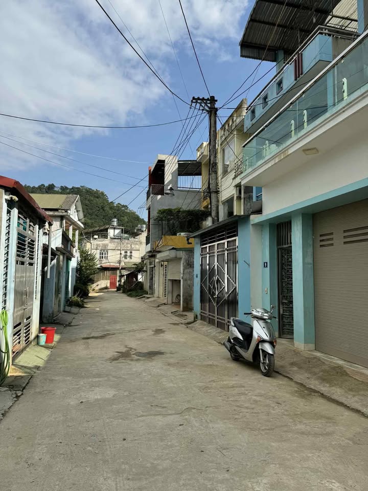 Nhà cấp 4 ngõ đường 20/8 Nguyễn Trãi 84m² giá 1.xxx tỷ - Ô tô tránh nhau thoải mái!