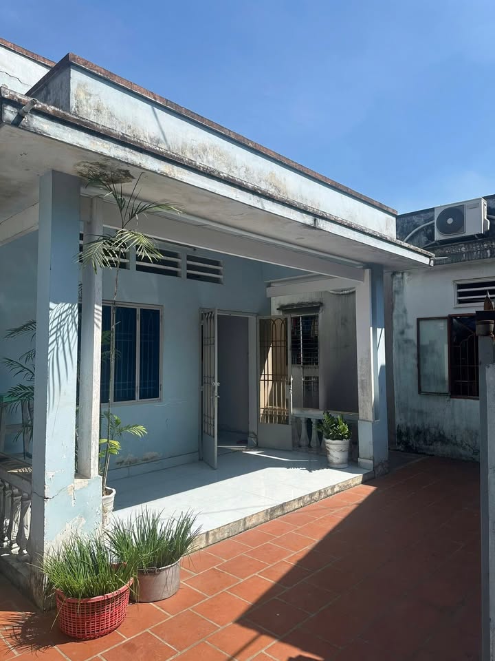 Nhà bán tại Hóc Môn 188m² giá 5.5 tỷ - Gần chợ Gấu, thương lượng tốt!