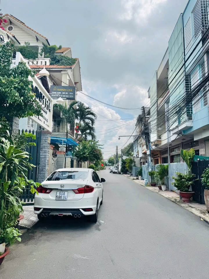 Bán Nhà 1 Trệt 2 Lầu tại Phường Tam Hiệp, Biên Hòa 76m² giá 5.4 tỷ - Tiện ích đầy đủ!