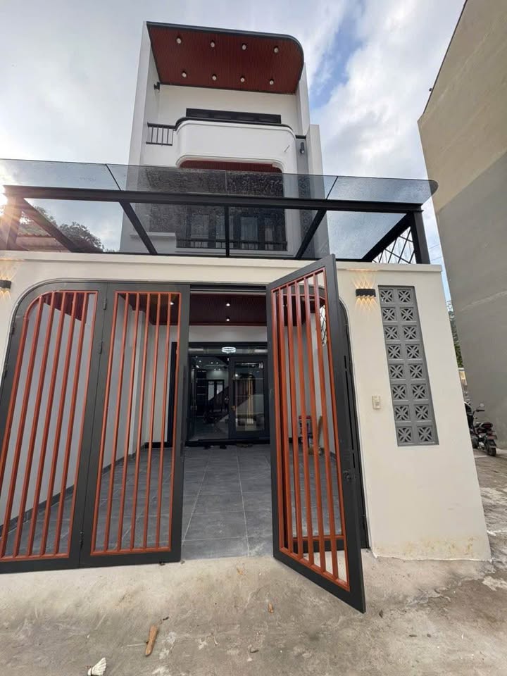 Nhà 3 tầng Lạng Sơn 93m² giá 3 tỷ - Ô tô đỗ tận cửa, thiết kế hiện đại