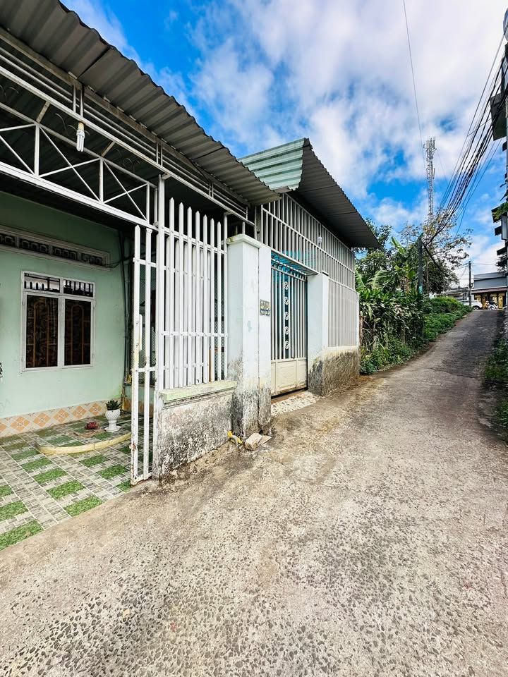 Nhà cấp 4 Hẻm 55 Phan Đăng Lưu, Pleiku 62m² giá 700 triệu - Cơ hội sở hữu nhà giá rẻ!