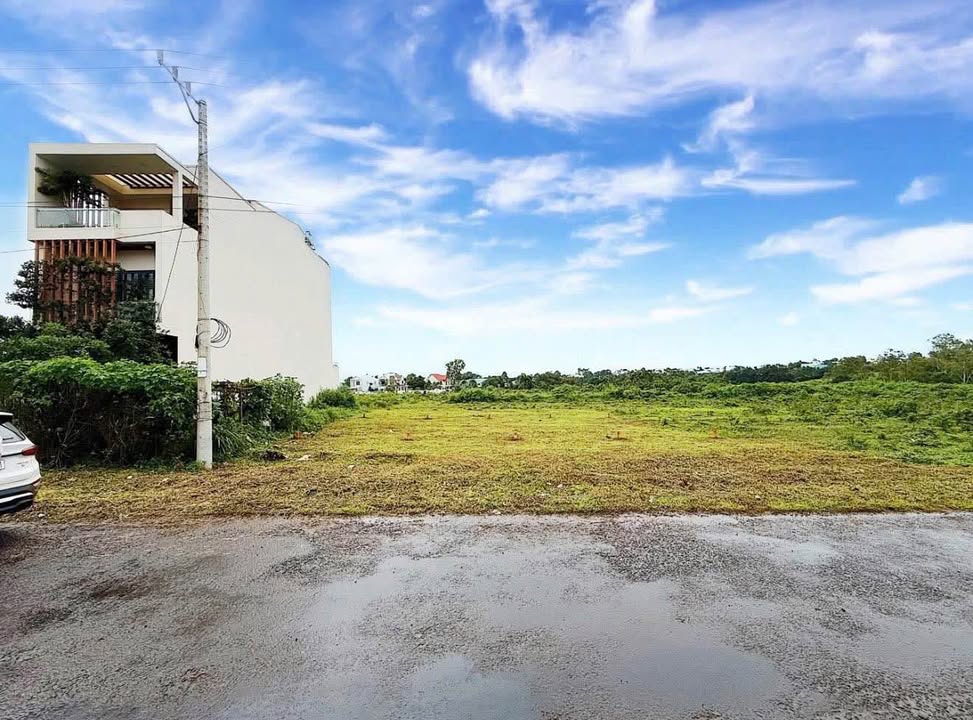 Nhà mặt tiền Cách Mạng Tháng Tám - Phường Pleiku - 99m² giá 2.2 tỷ - Tiện ích đầy đủ, chính chủ!