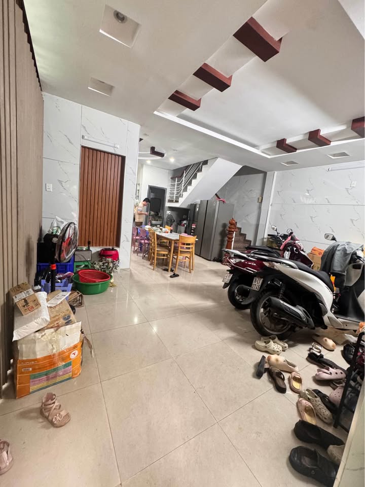 Nhà 4 tầng mặt tiền Lê Đình Dương 55m² giá 4 tỷ - Đầu tư sinh lời ngay!