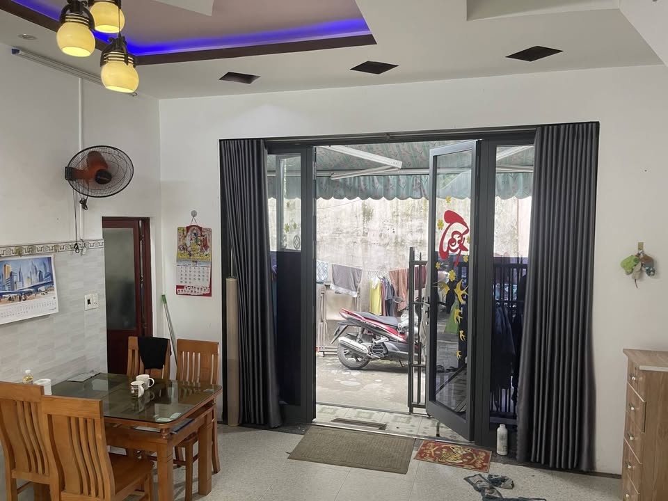 Nhà 3 tầng Ba Đình, Hải Châu 37m² giá 4.85 tỷ - Bán gấp, nội thất đầy đủ!