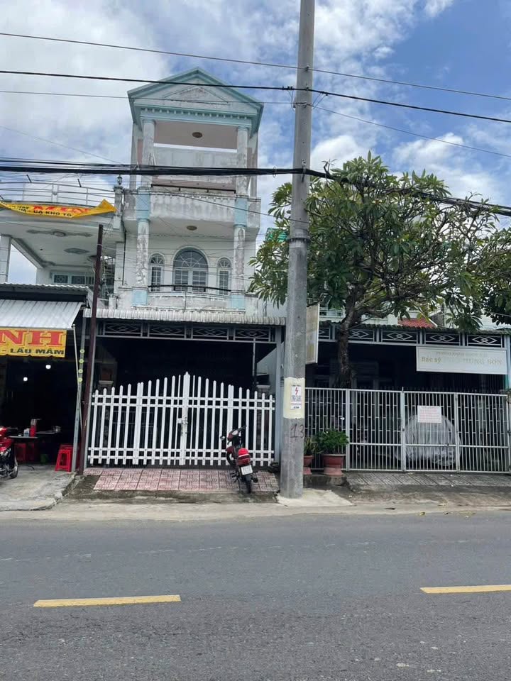 Nhà mặt phố Tôn Đức Thắng, Châu Đốc 117m² giá 4.35 tỷ - Kinh doanh sầm uất!