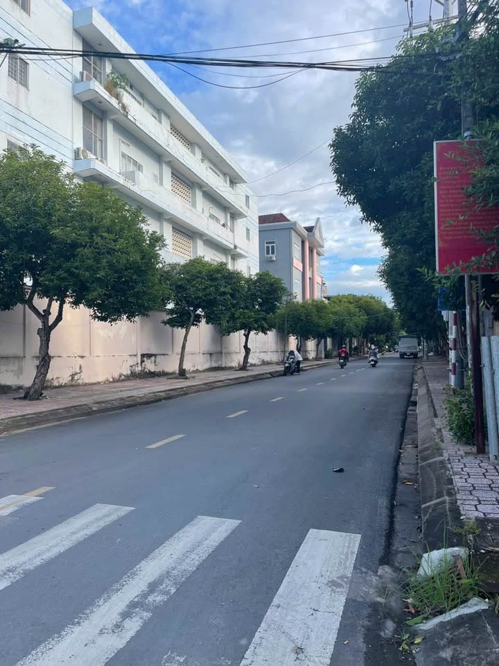 Nhà mặt tiền đường Trần Bình Trọng, Phú Lợi, 99m² giá 3.99 tỷ - Thương lượng hấp dẫn!