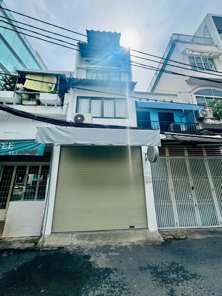 Nhà mặt tiền Nguyễn Đình Chính, P8 Phú Nhuận, 32m² giá 9 tỷ - Kinh doanh thuận lợi!