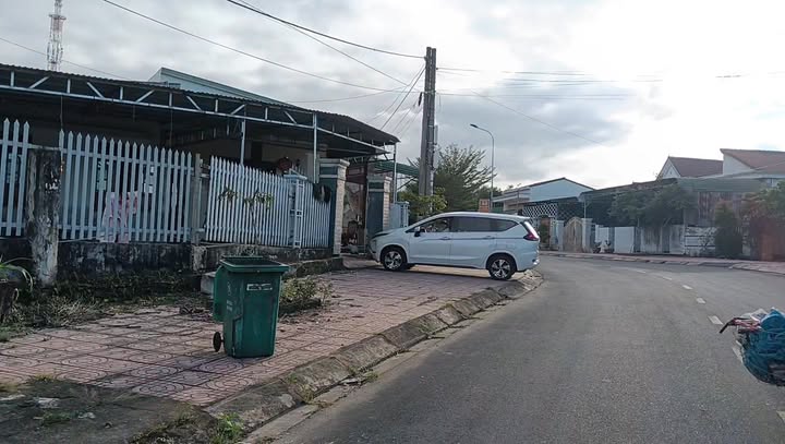 Đất thổ cư 240m² mặt đường Huỳnh Thúc Kháng - Giá 1.75 tỷ, cơ hội vàng không thể bỏ qua!