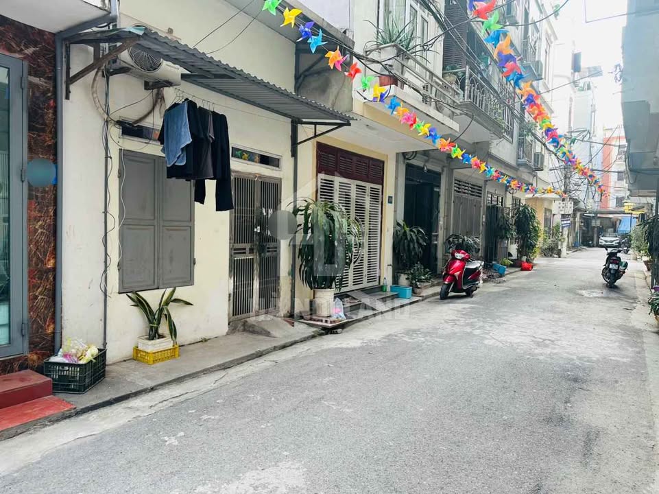 Nhà riêng Cầu Giấy 35m² giá 8 tỷ - Ô tô đỗ cửa, đầu tư sinh lời!
