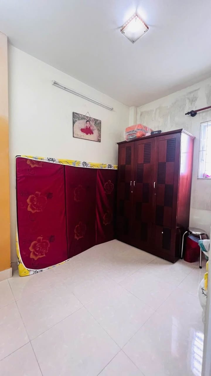 Nhà riêng Thủ Đức 52m² giá 4 tỷ - Gần ĐH Ngân Hàng, tiện ích đầy đủ!