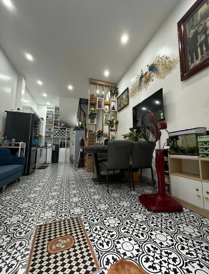 Nhà 5 tầng lô góc Hồ Tùng Mậu 25m² - Khu vực thuận tiện giao thông!