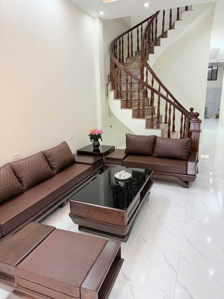 Nhà 3 tầng Đặng Tiến Đông, TP Thanh Hóa 80m² giá 5 tỷ - Vị trí đẹp, kinh doanh thuận lợi!