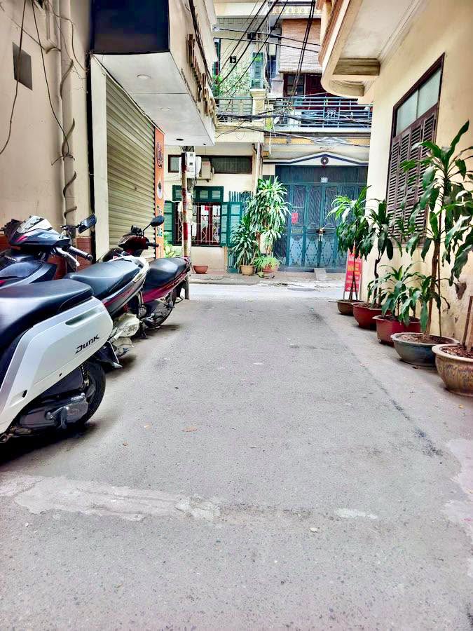 Nhà Phân Lô Cán Bộ Dịch Vọng 50m² giá 18 tỷ - Đầu tư sinh lời bền vững!