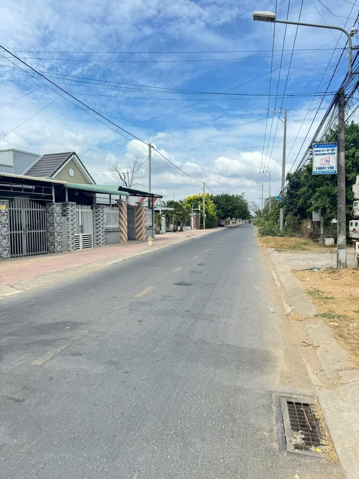 Nhà mặt tiền đường Võ Duy Linh, Gò Công 142m² giá 1.5 tỷ - Vị trí đắc địa gần trung tâm!