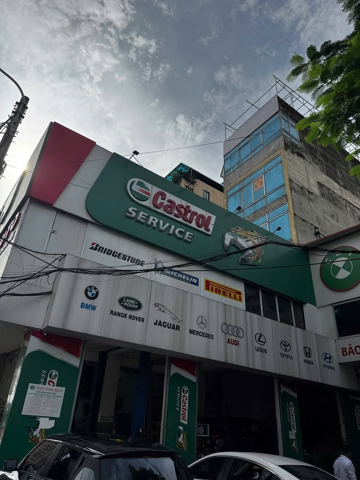 Cho thuê nhà mặt đường Nguyễn Hoàng Tôn 125m² - Lô góc vị trí đắc địa