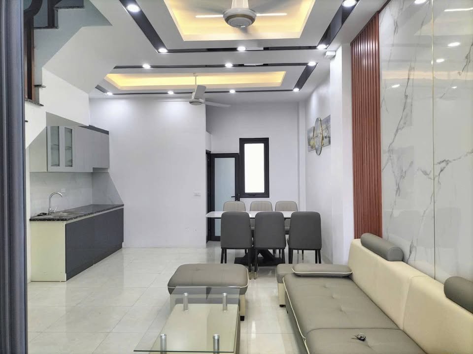 Nhà 3 tầng tại Ngõ 522 Nguyễn Công Trứ, Ninh Bình - Giá 3 tỷ - Ô tô tránh nhau trước nhà!