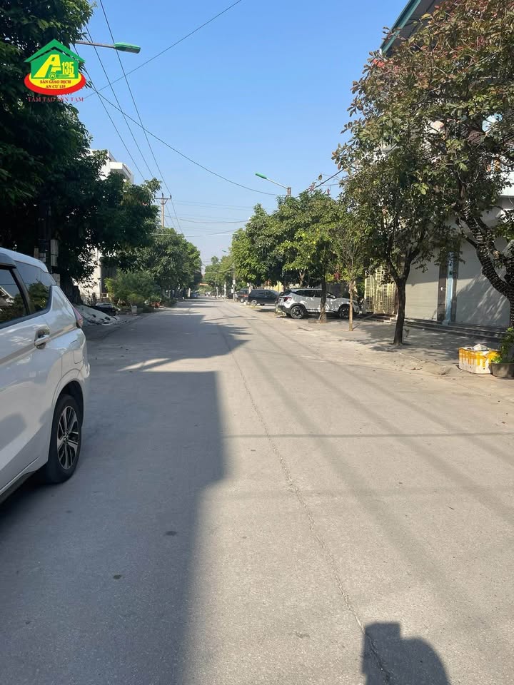 Nhà 3 tầng Ngõ 3 Nam Bình 82.5m² giá 6 tỷ - Vị trí trung tâm tiện ích đầy đủ!