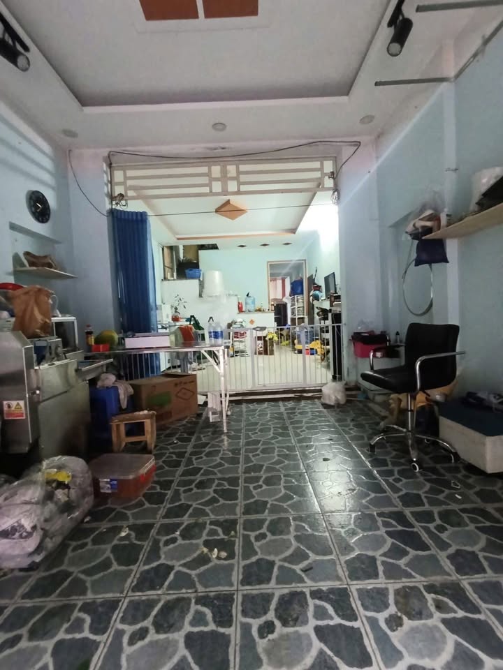 Nhà mặt tiền Miếu Gò Xoài Bình Tân 64m² giá 8 triệu - Thoáng mát, tiện nghi đầy đủ!