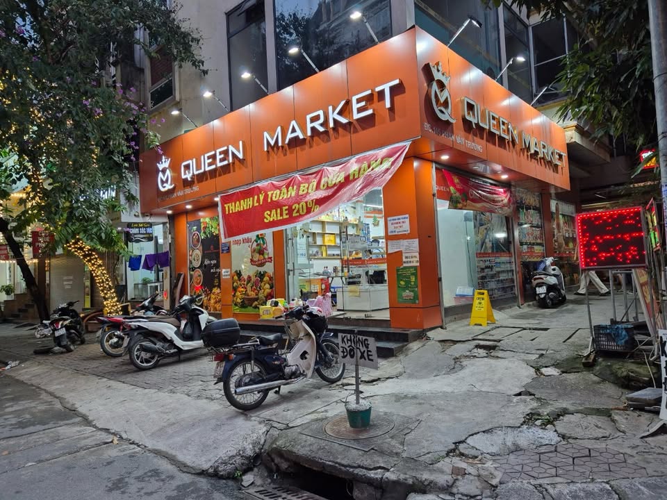 Cho thuê quán cafe mặt phố Nguyễn Phong Sắc, 200m² chỉ 28 triệu/tháng - Đầy đủ nội thất mới!