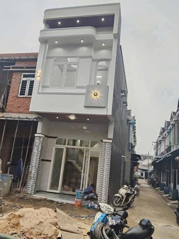 Nhà phố hiện đại Bình Chuẩn 125m² giá 3.3 tỷ - Sổ riêng chính chủ