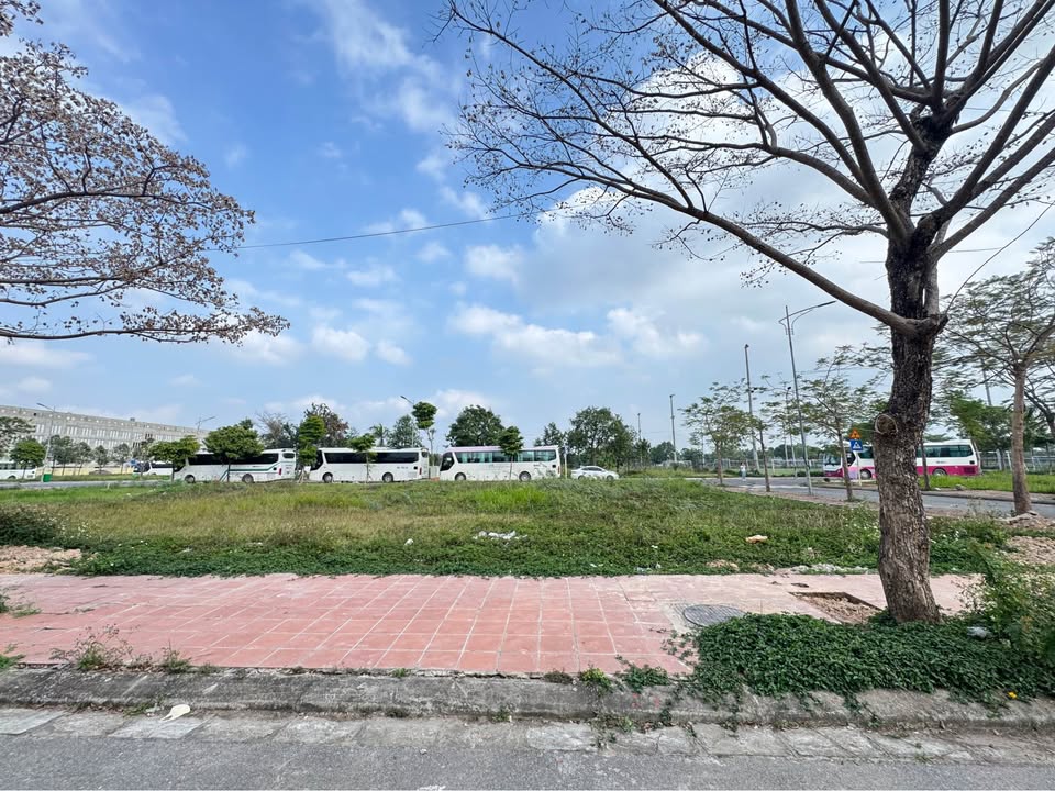 Đất nền dự án Vigracera Đông Yên 91m² giá 3.XX tỷ - Vị trí đẹp, dân cư đông đúc!