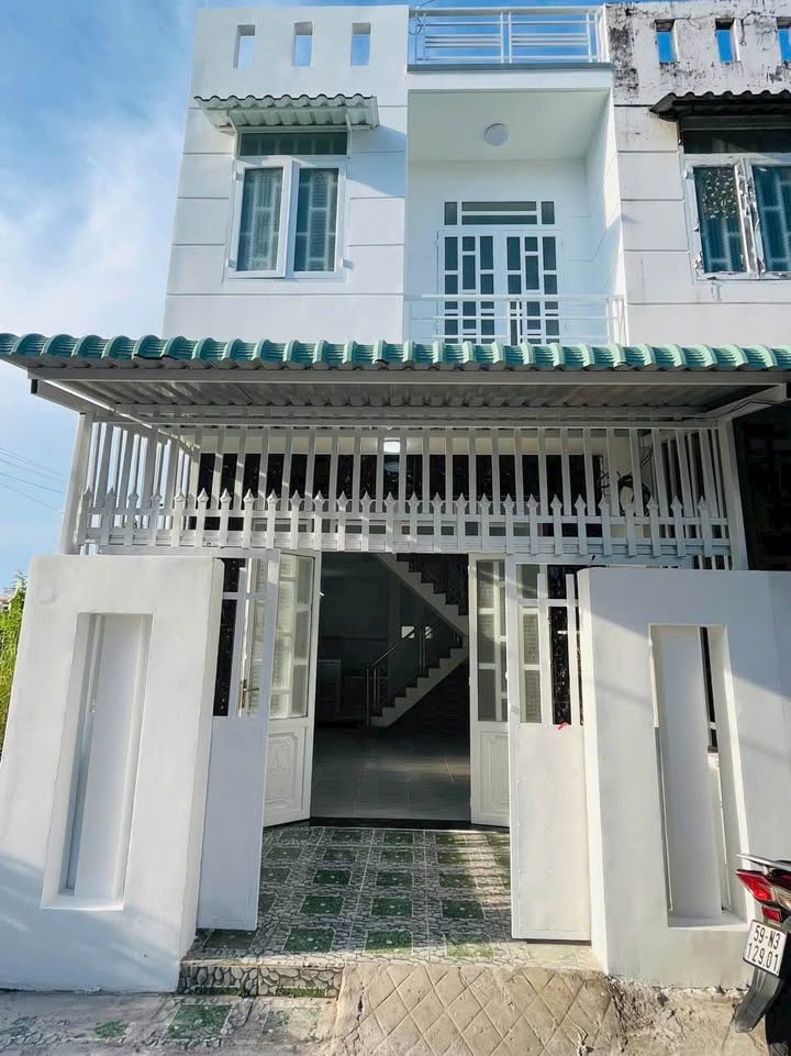 Nhà phố 2 tầng tại Cần Giuộc 52m² giá 1.9 tỷ - Thiết kế hiện đại, tiện nghi!