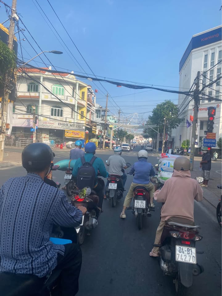 Nhà mặt tiền chợ Trà Vinh 136m² giá 10.5 tỷ - Cơ hội kinh doanh tuyệt vời!