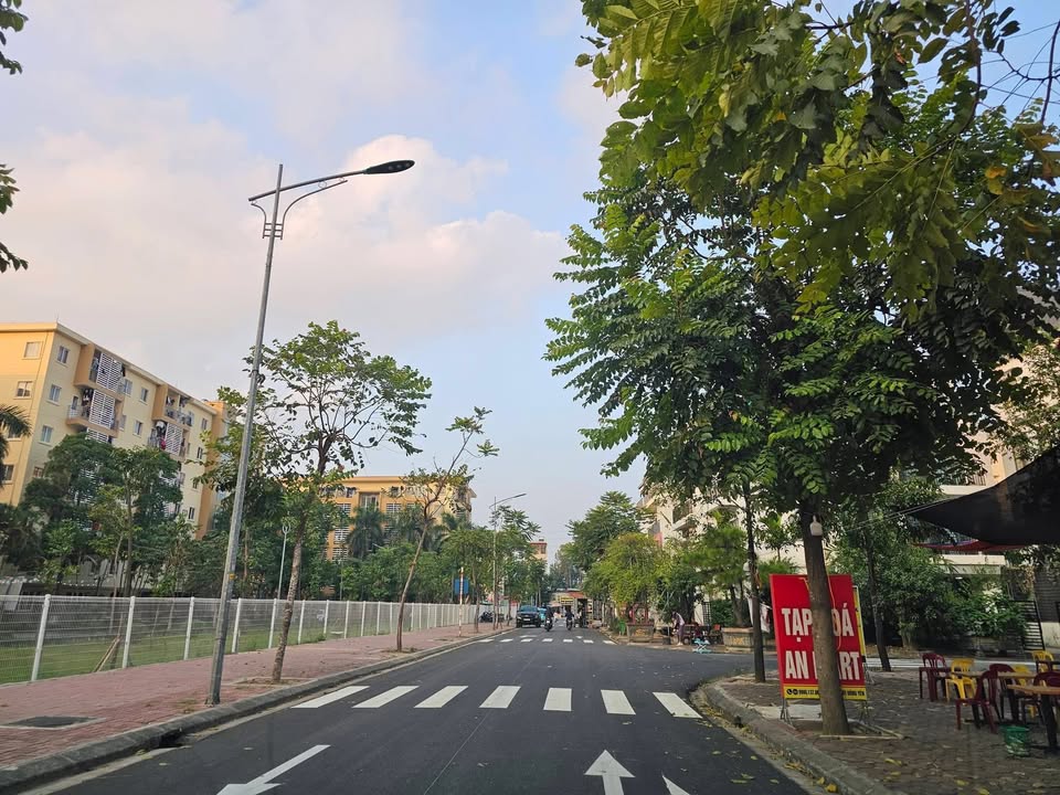 Nhà 4 Tầng Viglacera Đông Yên 84m² giá 4 tỷ - Kinh doanh sầm uất!