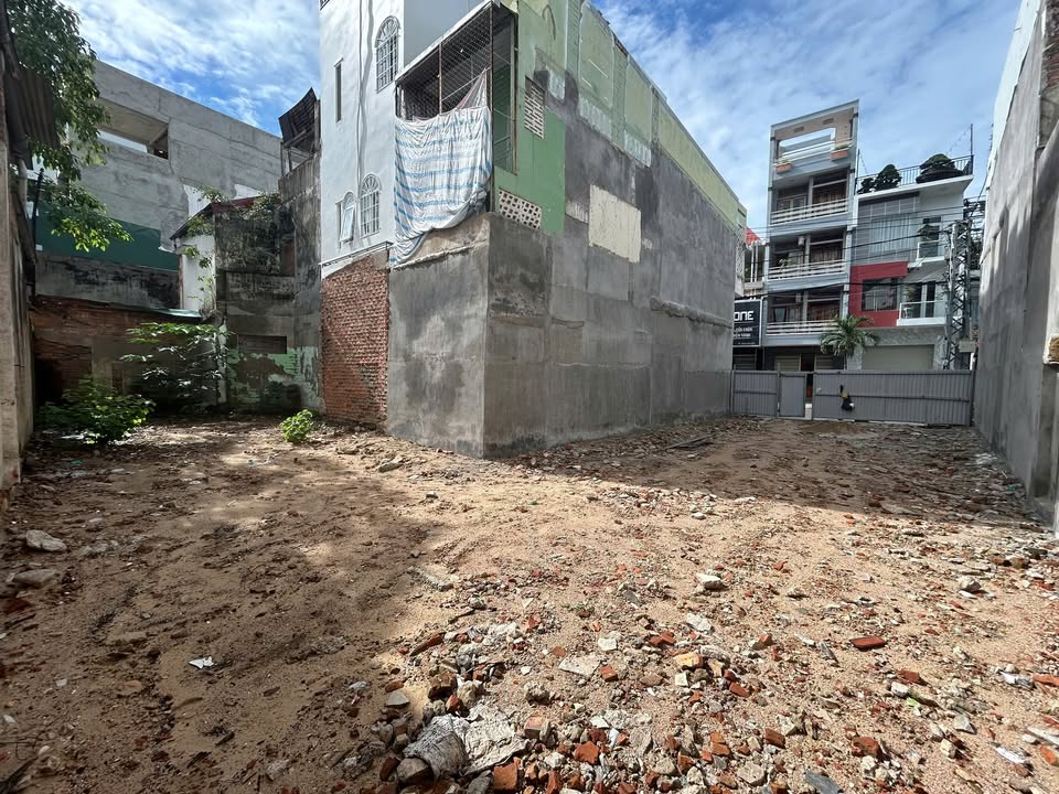 Bán gấp FrontHouse Đường Bạch Đằng Nha Trang 200m² giá 35 tỷ - Cơ hội đầu tư tuyệt vời!