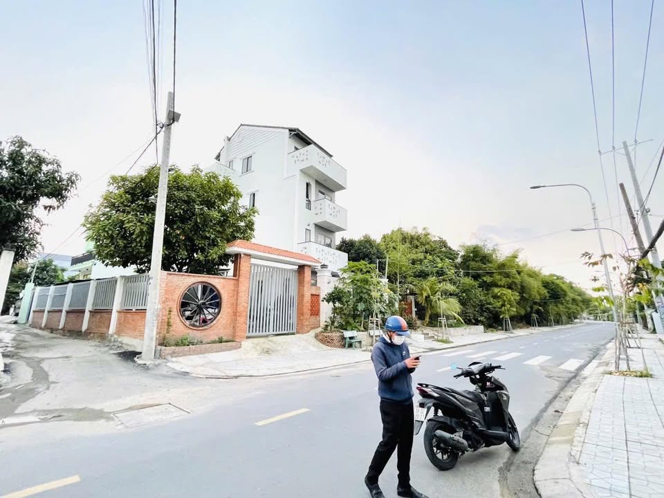 Đất nền Hóc Môn 120m² giá 2.4 tỷ - Gần vành đai 3, góc 2 mặt tiền!