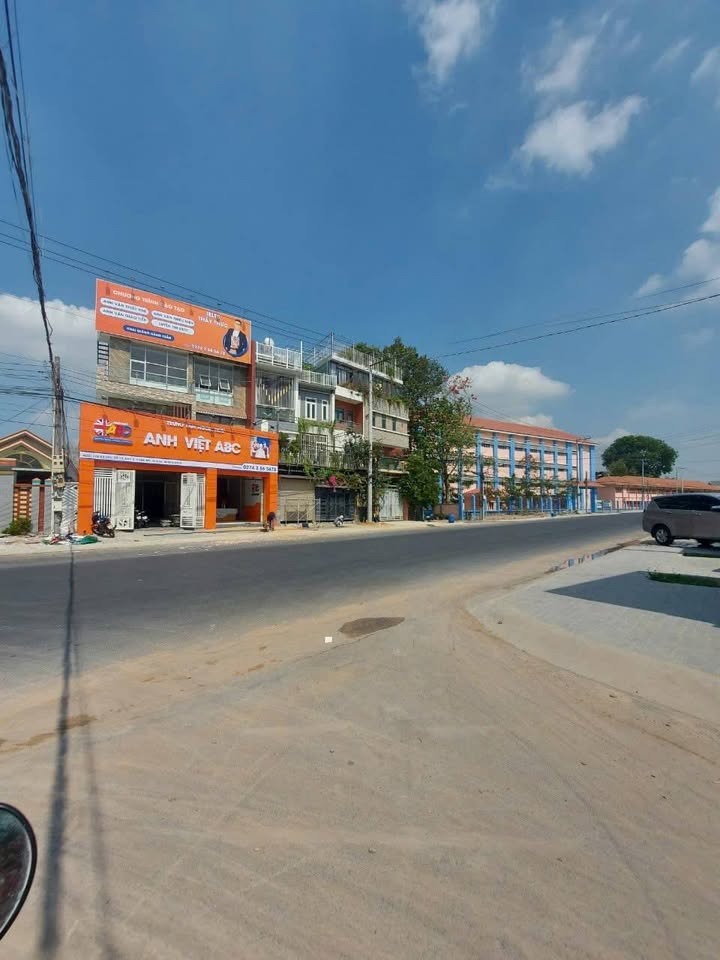 Nhà 1 trệt 2 lầu mặt tiền đường DX 002, Phú Mỹ 142m² - Chính chủ, giá 7 tỷ!