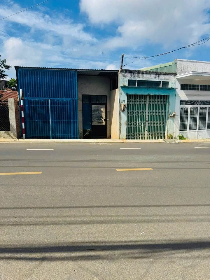 Nhà mặt tiền Hùng Vương, Buôn Ma Thuột 200m² giá 9.5 tỷ - Đầu tư sinh lời ngay!