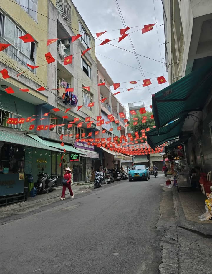 Nhà phố Nguyễn Trãi Quận 5 44m² giá 9.2 tỷ - Kinh doanh sầm uất, xe hơi đỗ cửa!