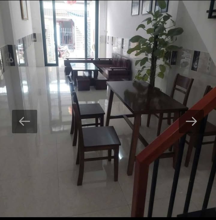 Nhà 2 tầng Lạc Long Quân 78m² giá 5 tỷ - Vị trí đẹp gần trường học