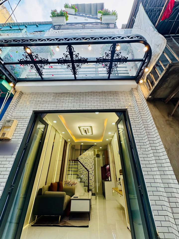 Nhà phố 3 tầng hẻm 648/85/8 Cách Mạng Tháng 8, Q.3 - Thiết kế hiện đại, vào ở ngay!