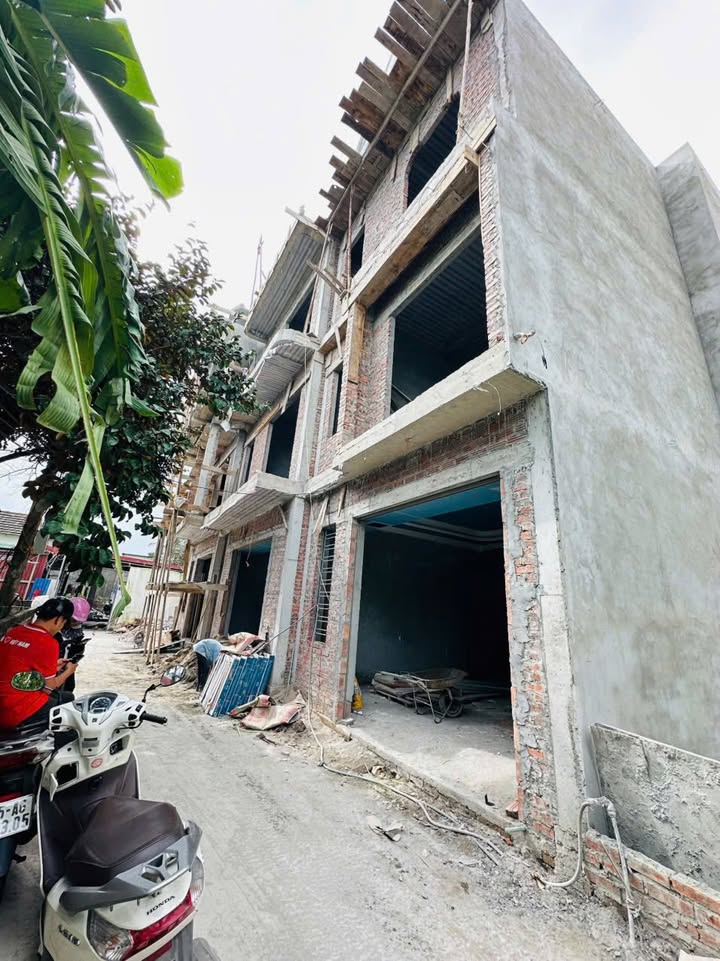 Nhà 3 tầng mặt trục Quốc Tuấn 50m² giá 2.25 tỷ - Full nội thất tặng kèm!