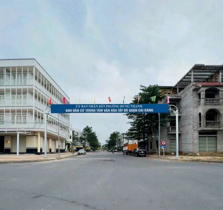 Bán nhà 1 trệt 2 lầu mặt tiền đường số 6, Cái Răng, Cần Thơ - Thiết kế hiện đại, giá tốt!